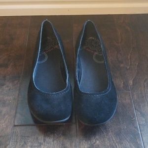 Merrell suede black flats